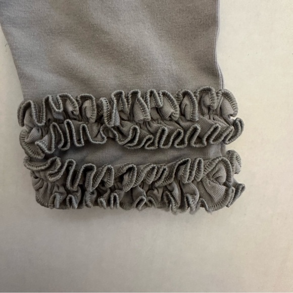 🌟3/$20🌟 Ruffle Butts cotton ruffle leggings. Size 6-12M. - Picture 4 of 5